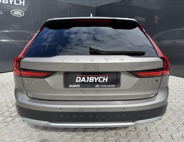 Volvo V90 8