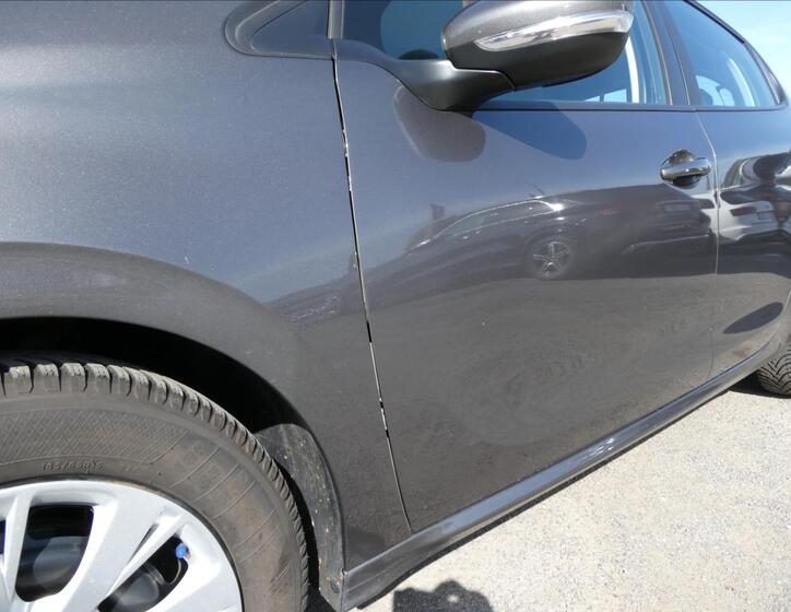 Peugeot 208 15