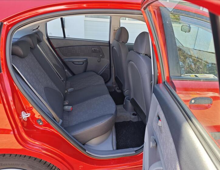 KIA Rio 13