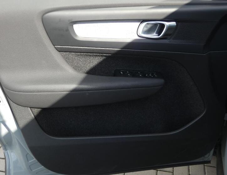 Volvo XC40 8