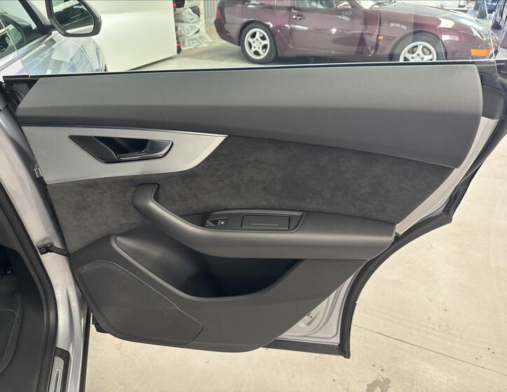 Audi SQ8 28