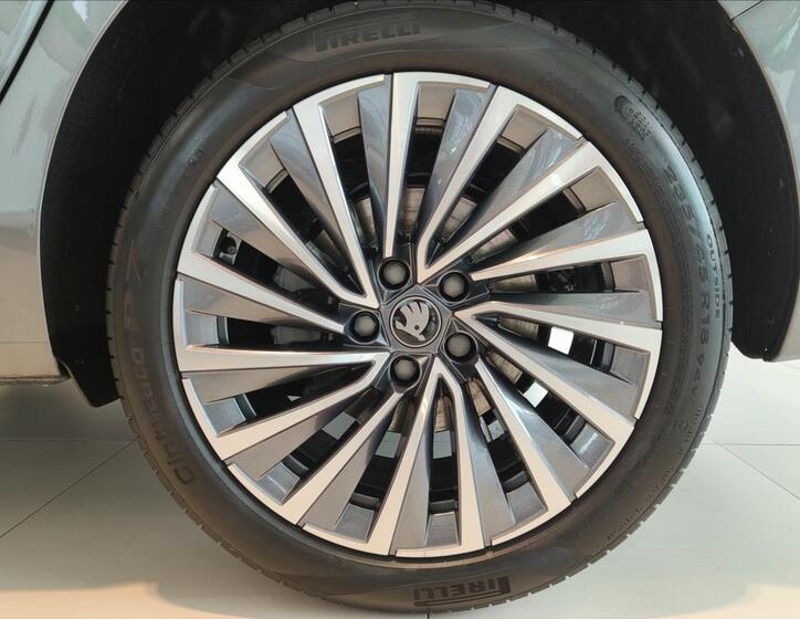 Škoda Superb 8