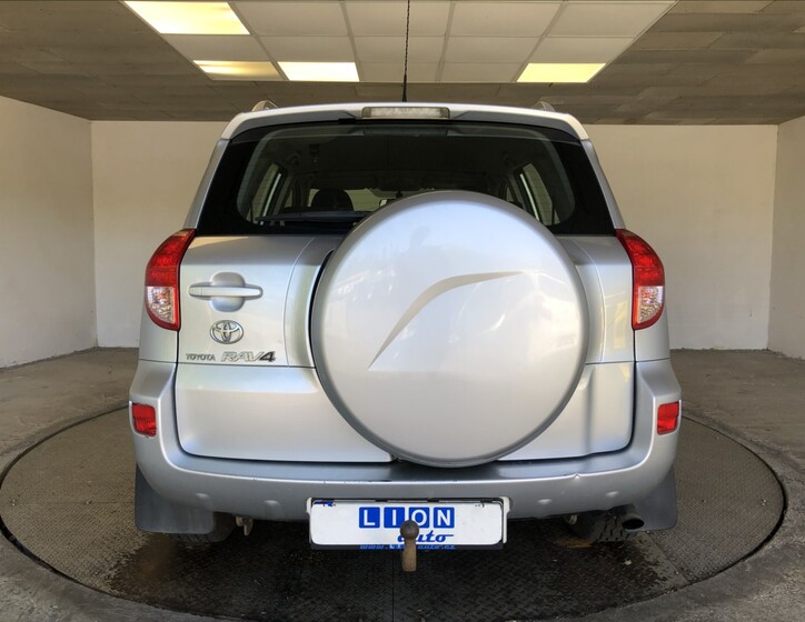Toyota RAV4 6