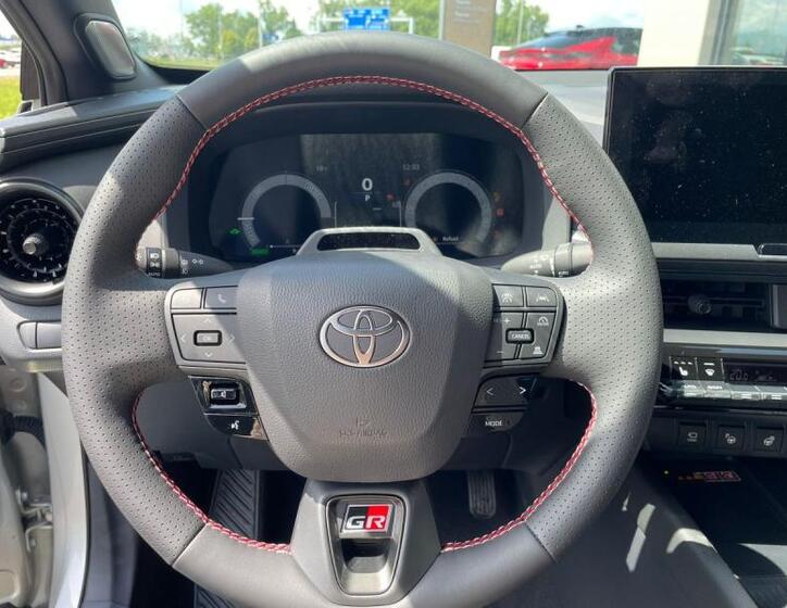 Toyota C-HR 13