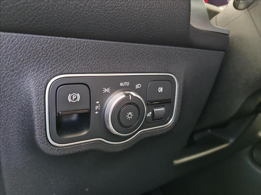 Mercedes-Benz GLB 11