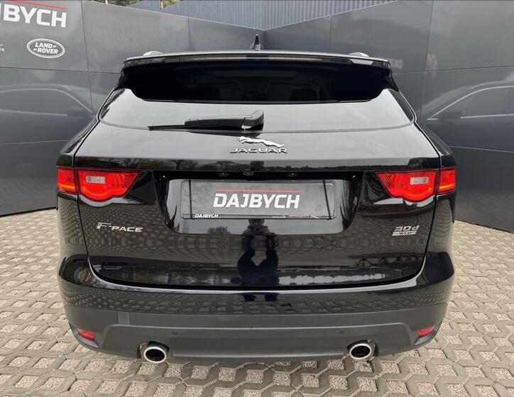 Jaguar F-Pace 8