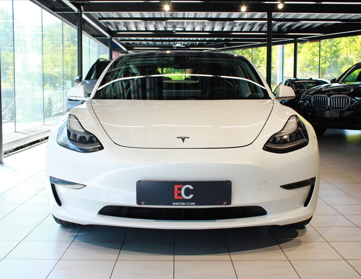 Tesla Model 3 2