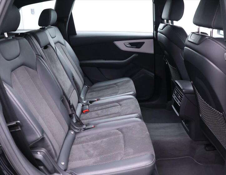 Audi Q7 13