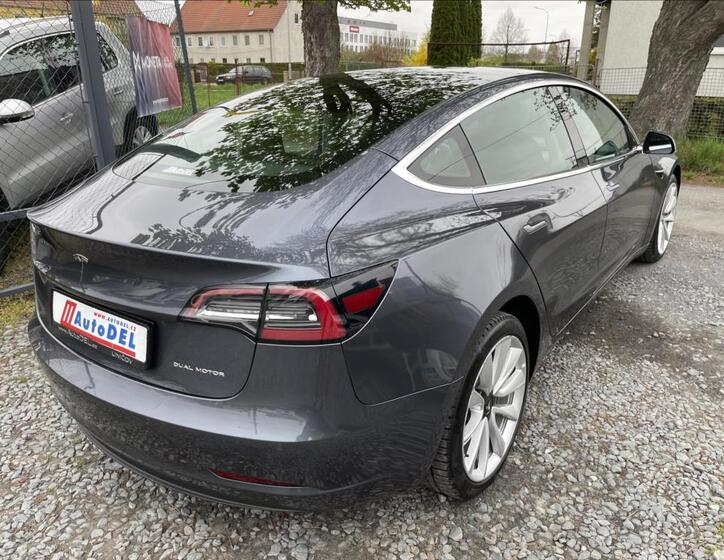 Tesla Model 3 8