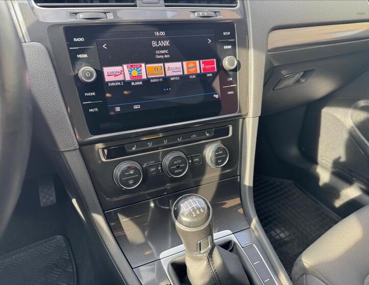 Volkswagen Golf 11