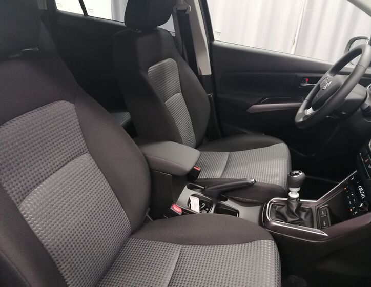 Suzuki S-Cross 9