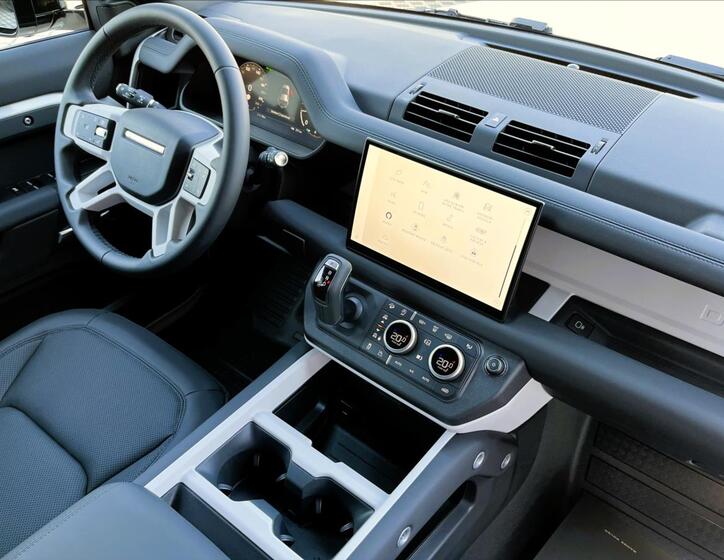 Land Rover Defender 37