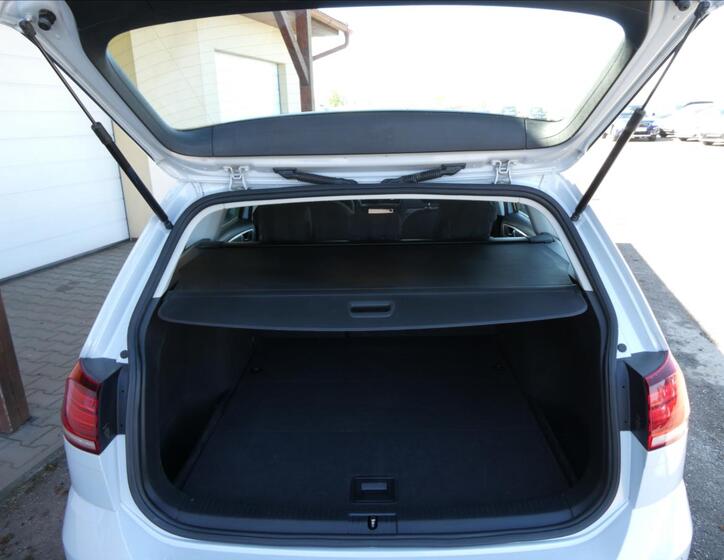 Volkswagen Golf 12