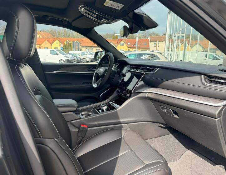 Jeep Grand Cherokee 9