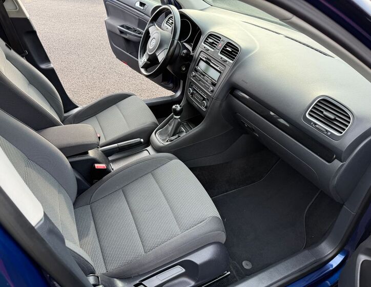 Volkswagen Golf 11