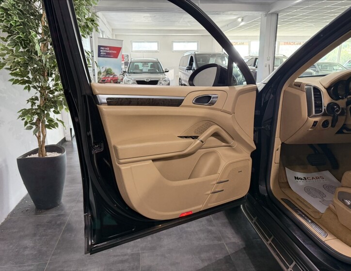 Porsche Cayenne 6