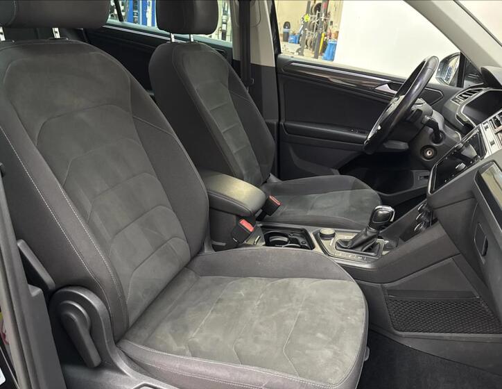 Volkswagen Tiguan 8