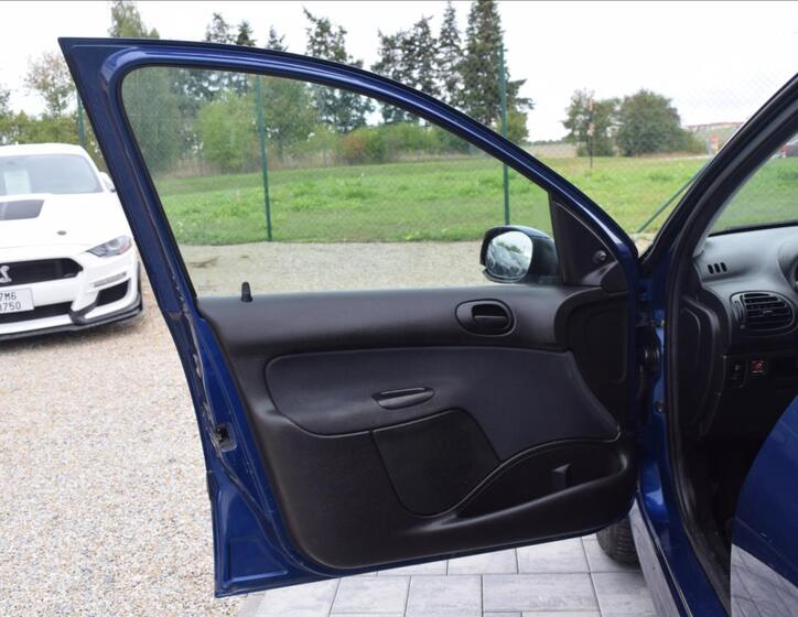 Peugeot 206 26