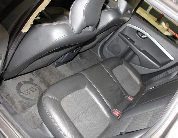 Volvo V70 13