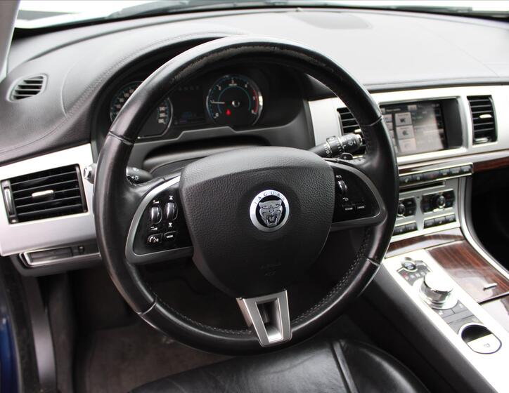 Jaguar XF 15