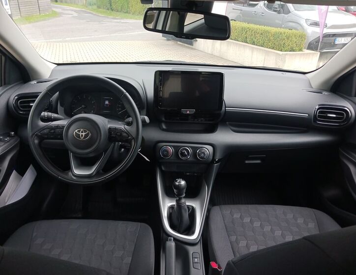 Toyota Yaris 16