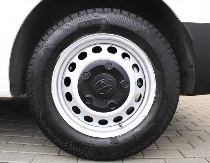 Toyota ProAce 9