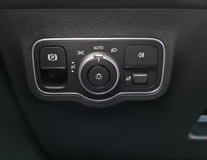 Mercedes-Benz GLB 11