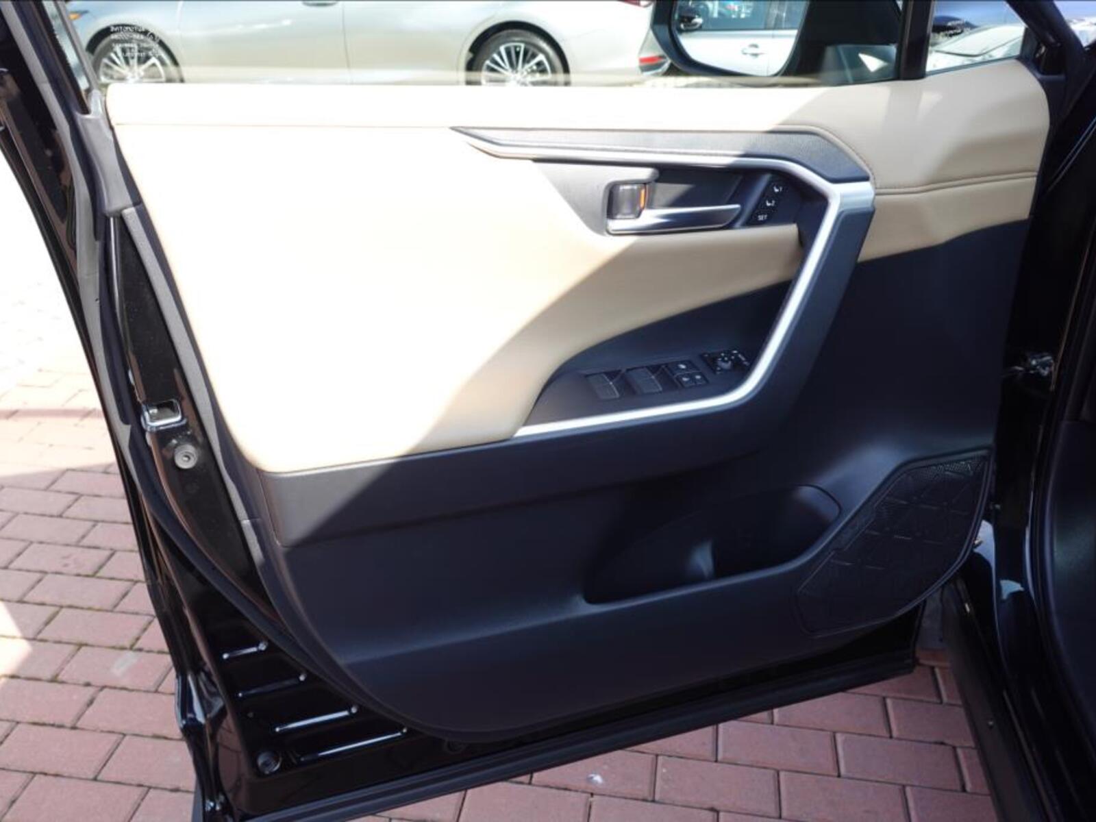 Toyota RAV4 16