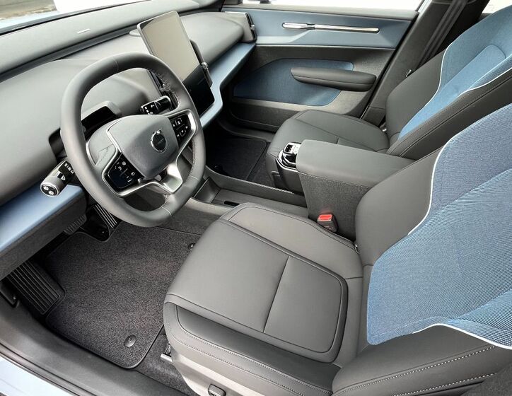 Volvo EX30 8