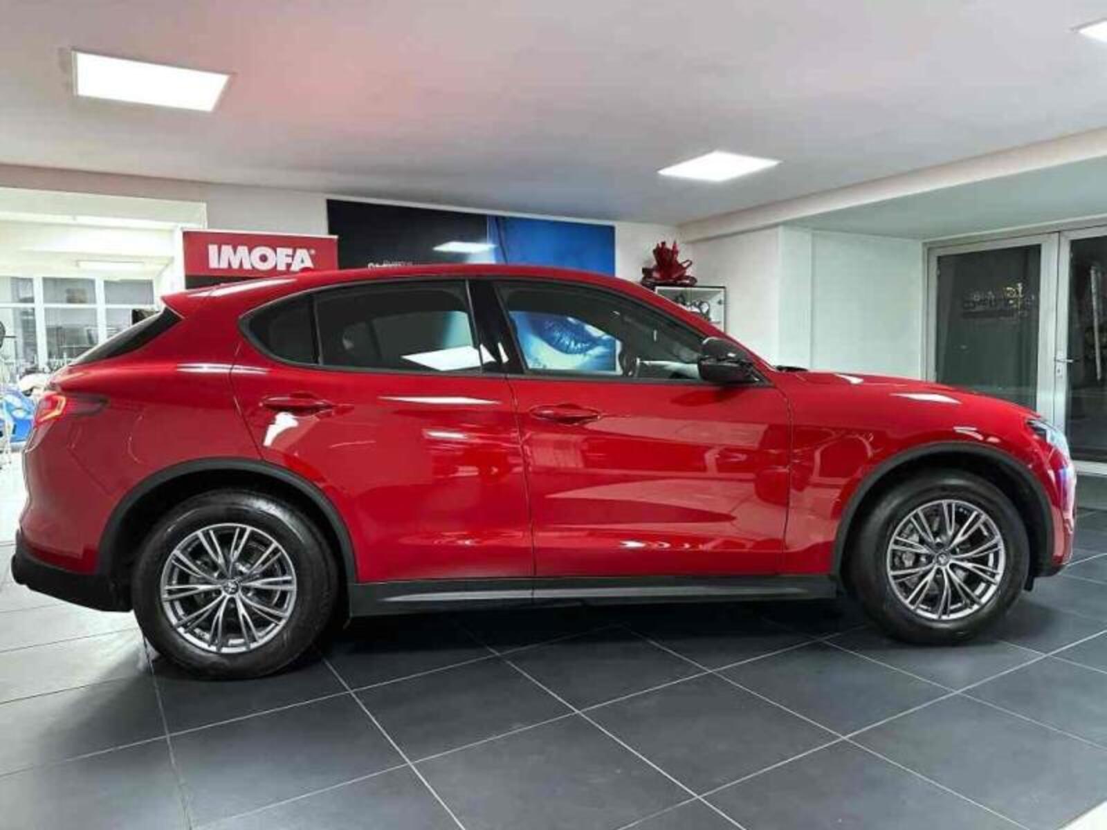 Alfa Romeo Stelvio 4