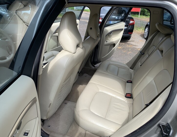 Volvo XC70 15