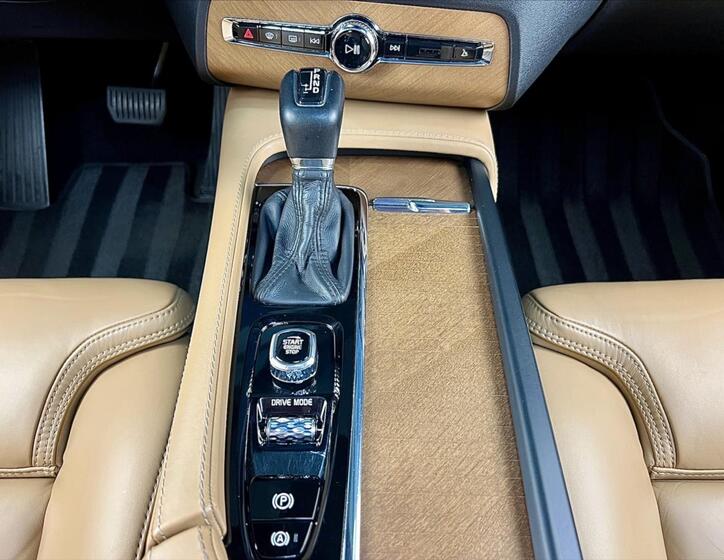 Volvo XC90 23