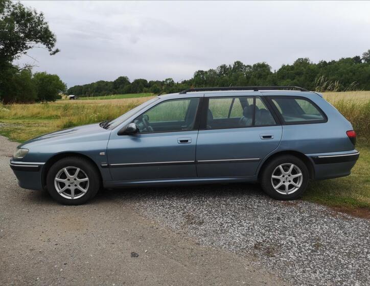 Peugeot 406 27
