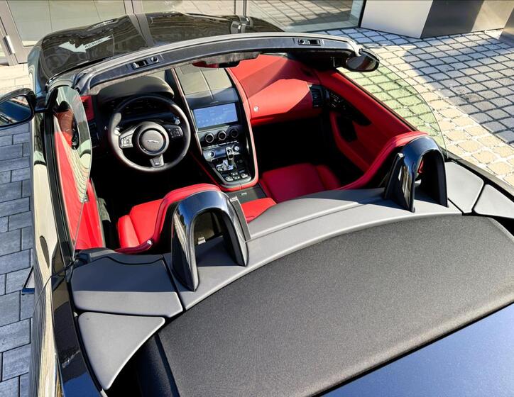 Jaguar F-Type 52
