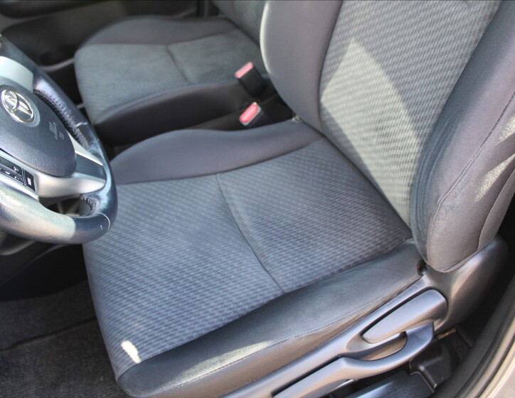 Toyota Verso 18