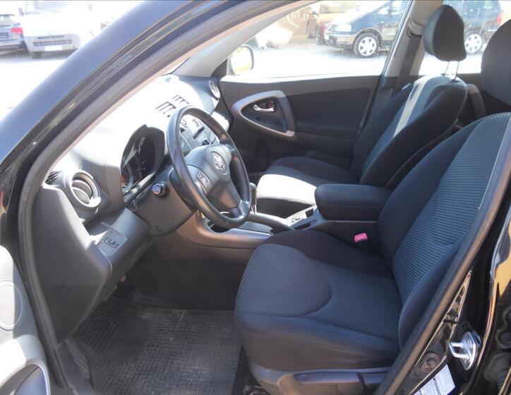Toyota RAV4 12