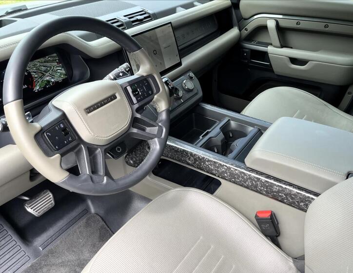 Land Rover Defender 16
