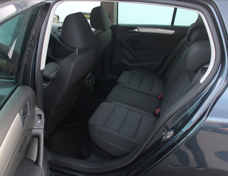 Volkswagen Golf 11