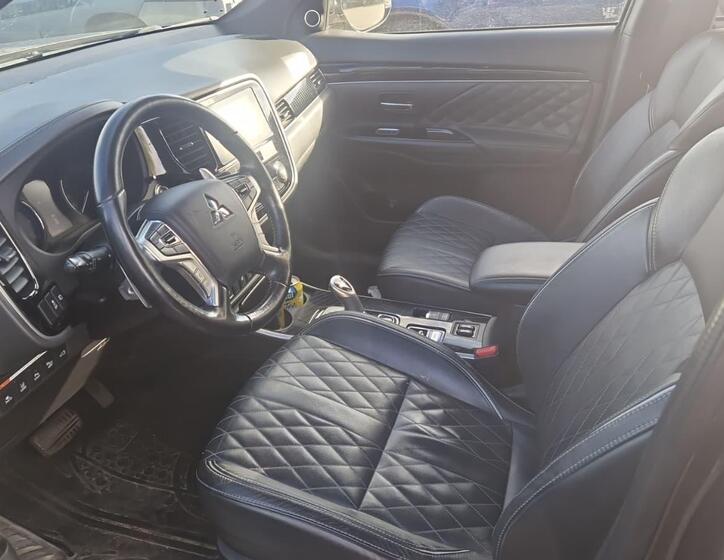 Mitsubishi Outlander 6
