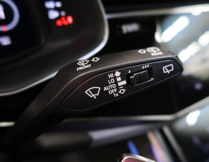 Audi RS Q8 25