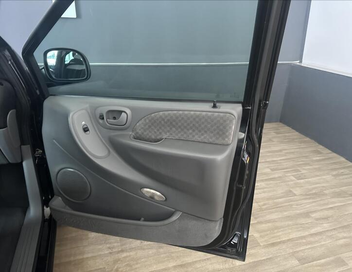 Chrysler Voyager 15