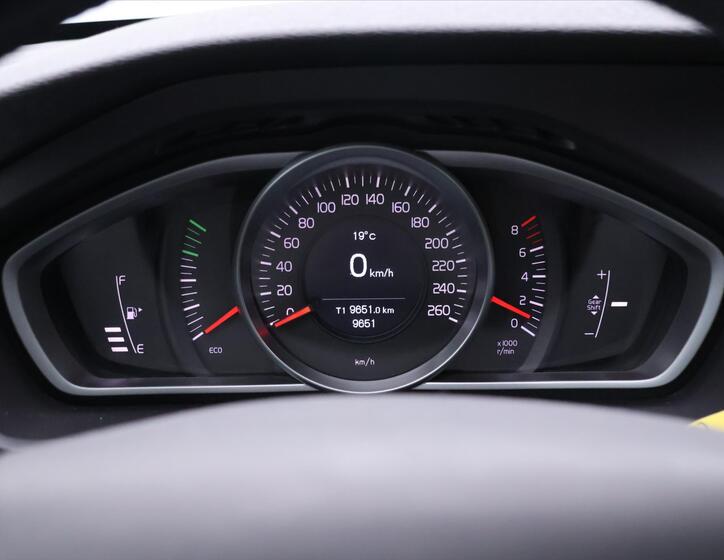 Volvo V40 19