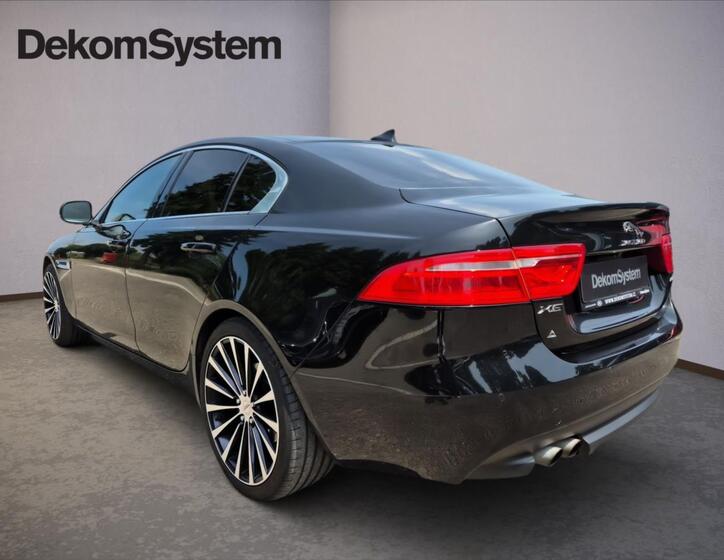 Jaguar XE 4