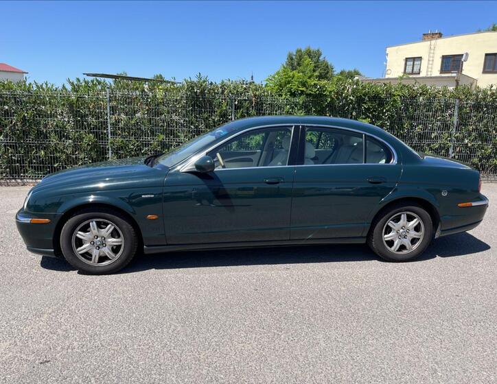 Jaguar S-Type 4