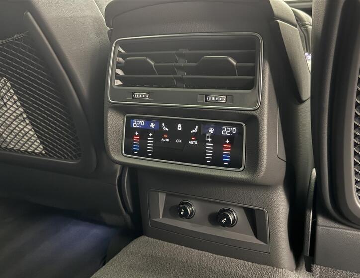Audi Q8 16