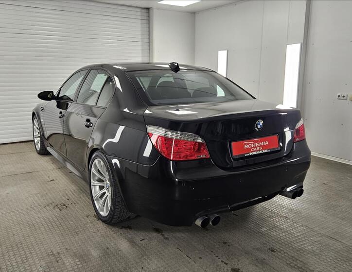 BMW M5 6