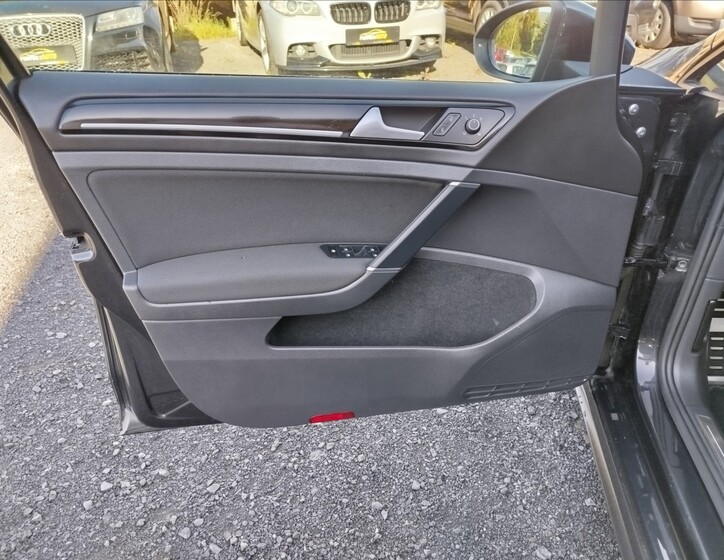 Volkswagen Golf 12