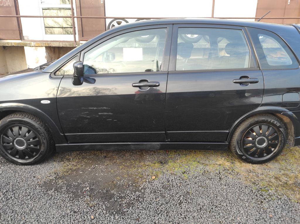 Suzuki Liana
