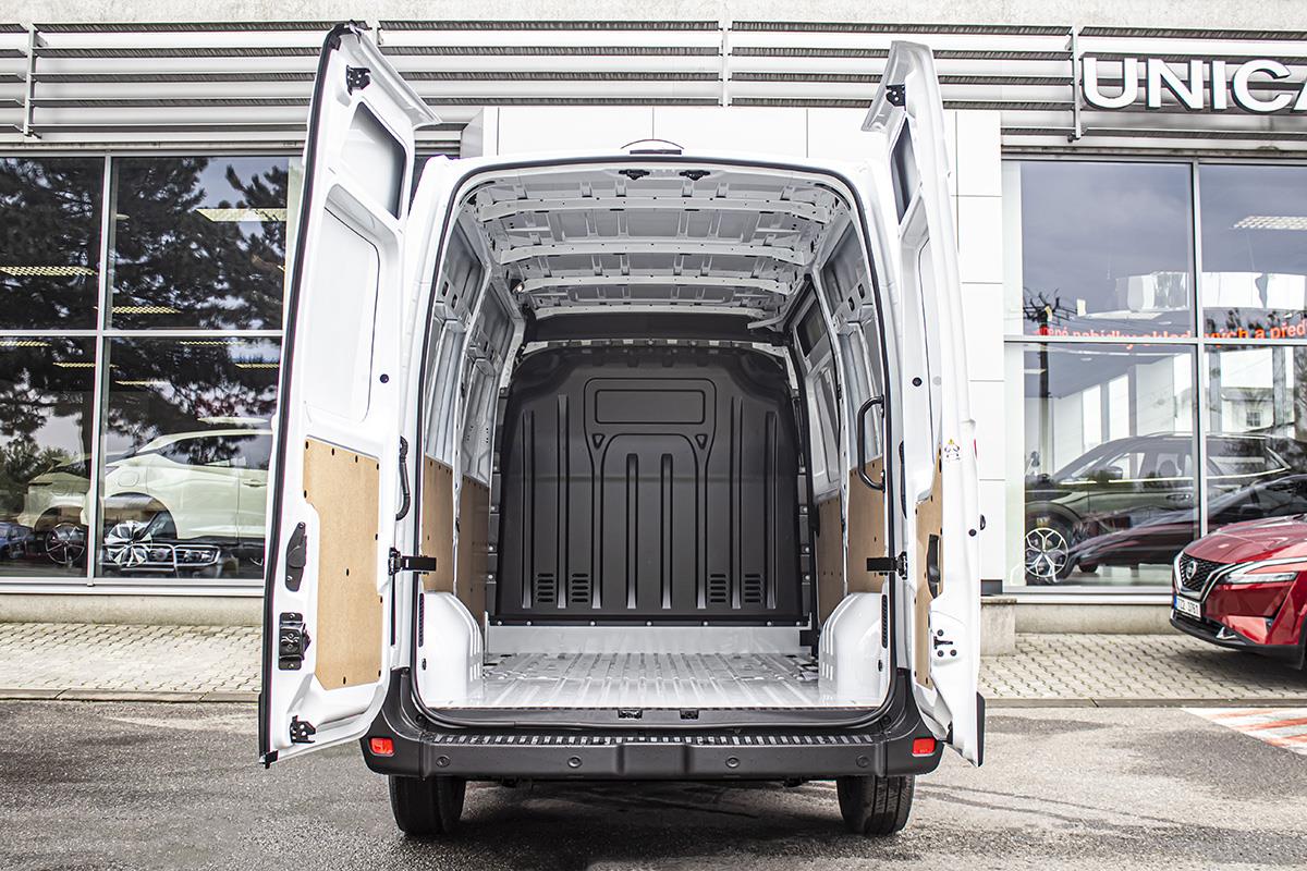 Nissan NV400