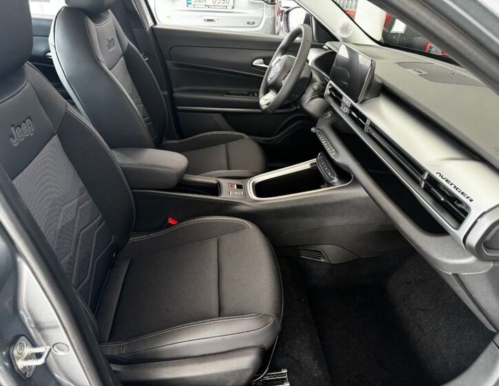 Jeep Avenger 10